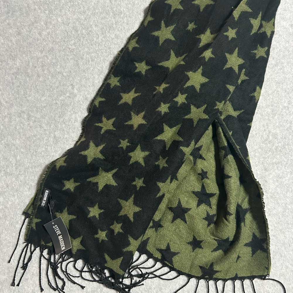 Steve Madden Women's Jacquard Star Blanket Scarf - Black/Olive - One Size NWT